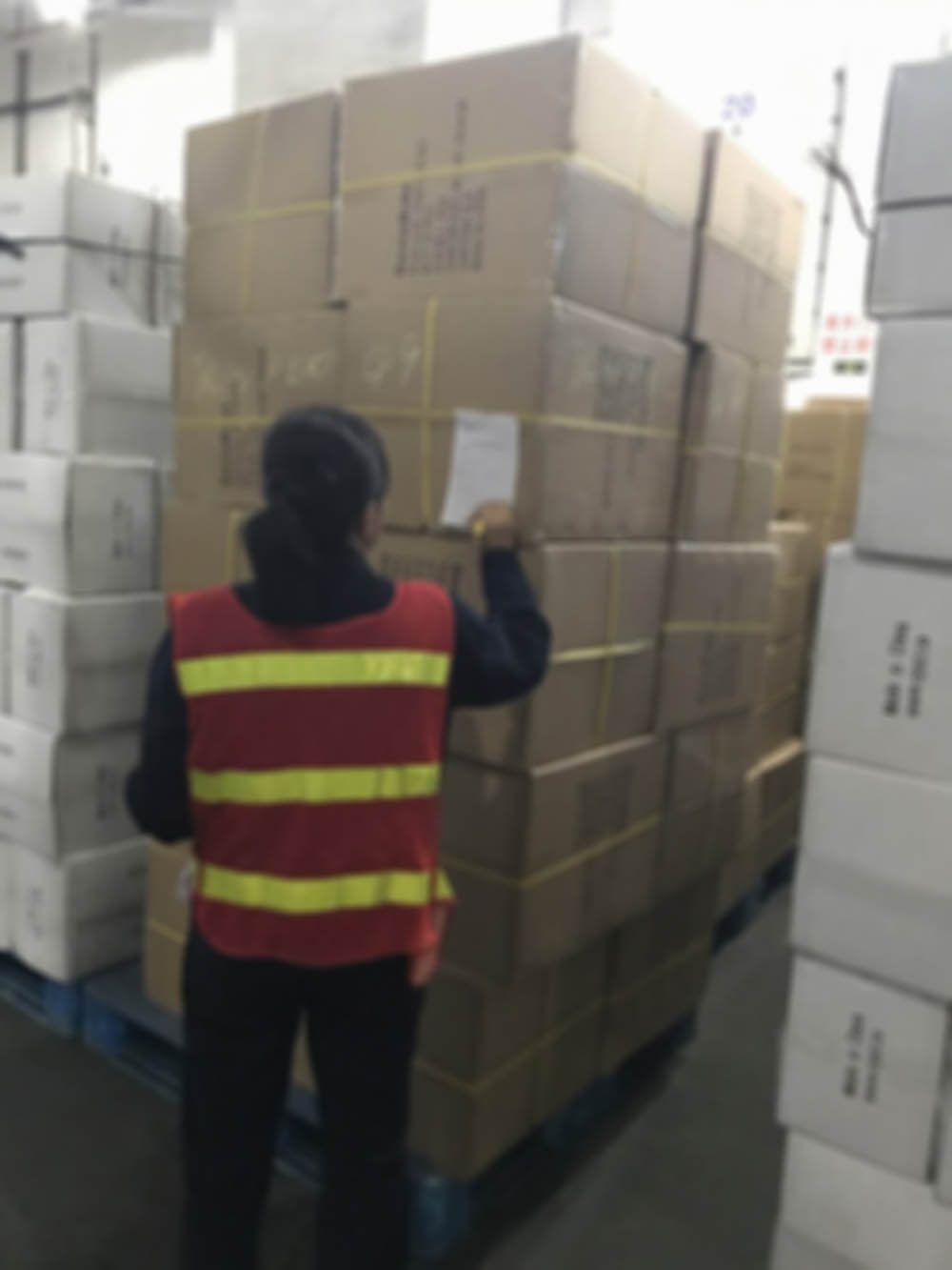 4-checking-the-quantity-in-bonded-warehouse-8、