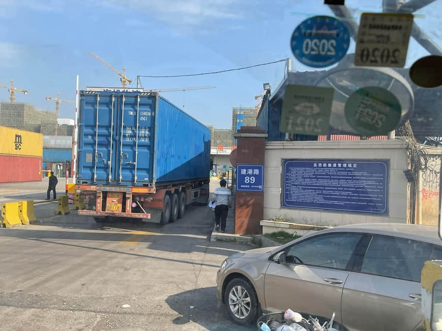 truck loading 1